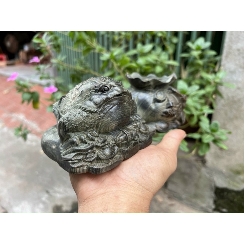 Tượng con cóc thiềm thừ hút tài Lộc gỗ mun