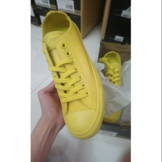 Giày converse rubber vàng size 42 chính hãng