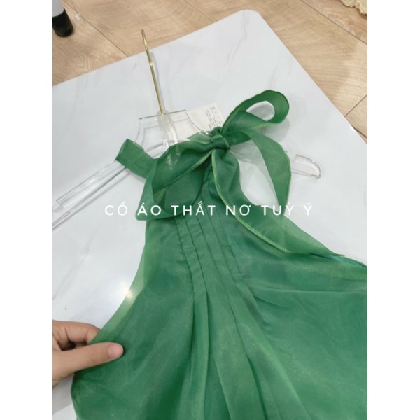 Set áo cổ yếm thắt nơ kèm quần tafta màu xanh