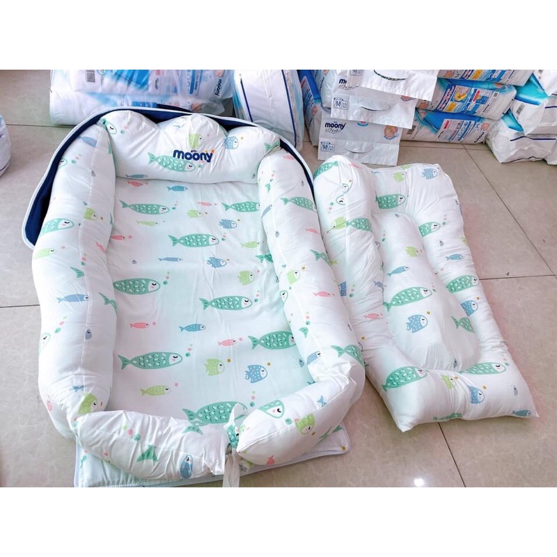 Đệm nôi chống trào cho bé quà bỉm moony ( màu xanh nhạt)