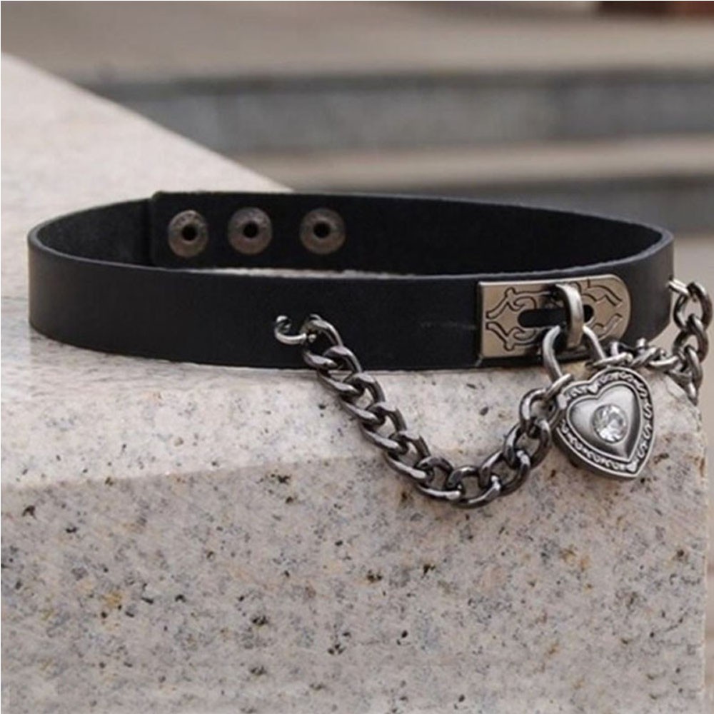 1 Vòng Cổ Choker Mặt Trái Tim Bằng Kim Loại Sáng Tạo Cho Nữ