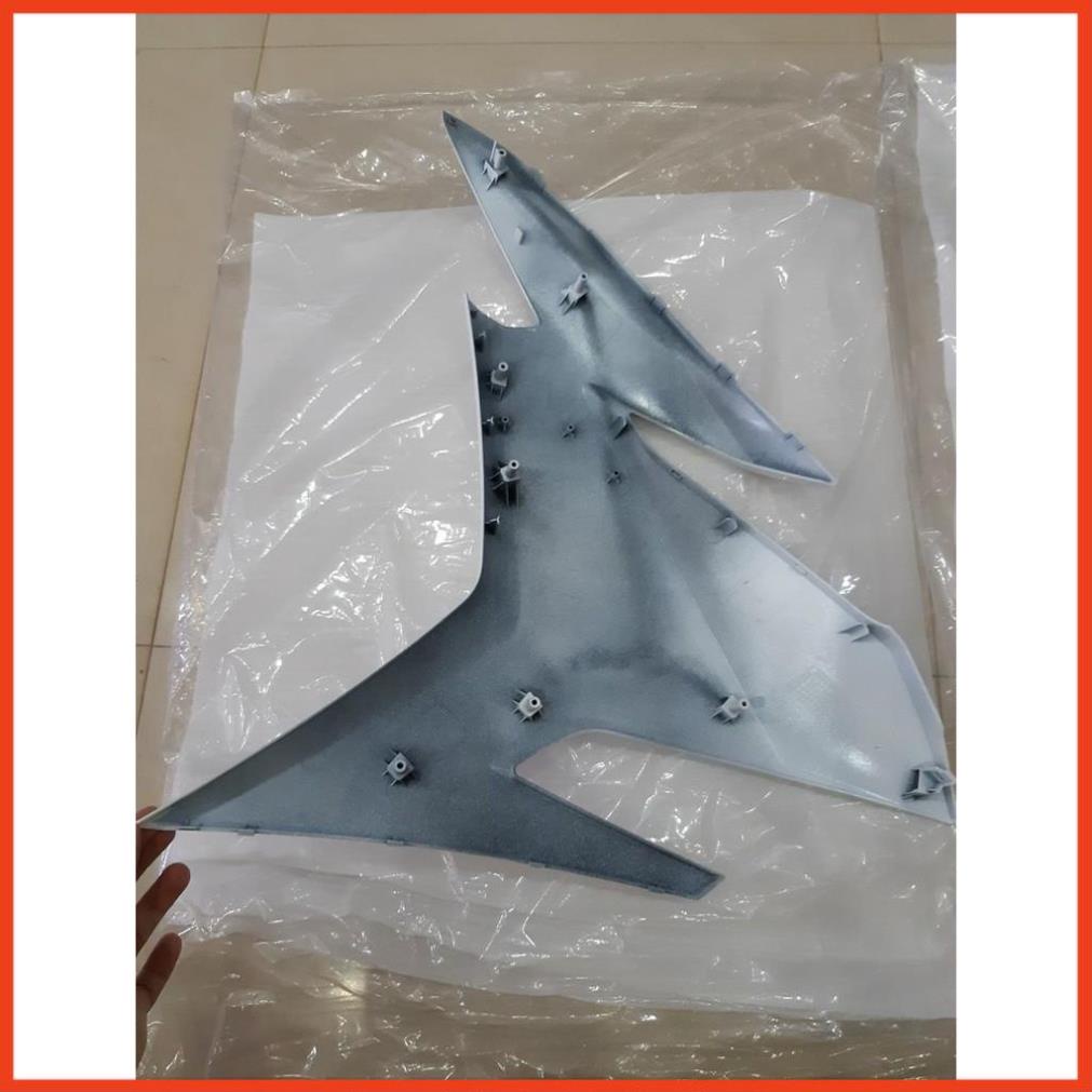 Cánh yếm ngoài zin Exciter 150 trắng