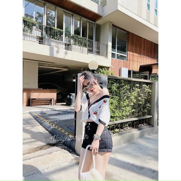 Áo len trám cherry viền cổ tim
