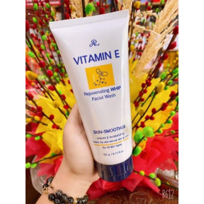 Sữa Rửa Mặt Vitamin E Thái Aron 180ml.