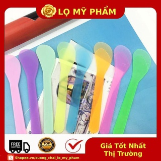 Que nhựa dùng trong spa , muỗng kem , dụng cụ mỹ phẩm , xuong chai lo
