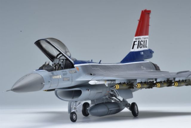 Kinetic 48026 Mô Hình Máy Bay 1/48 F-16XL Experimental Fighter Aircraf