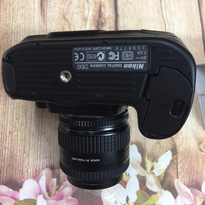 Máy ảnh Nikon D100 kè lens đẹp sưu tầm