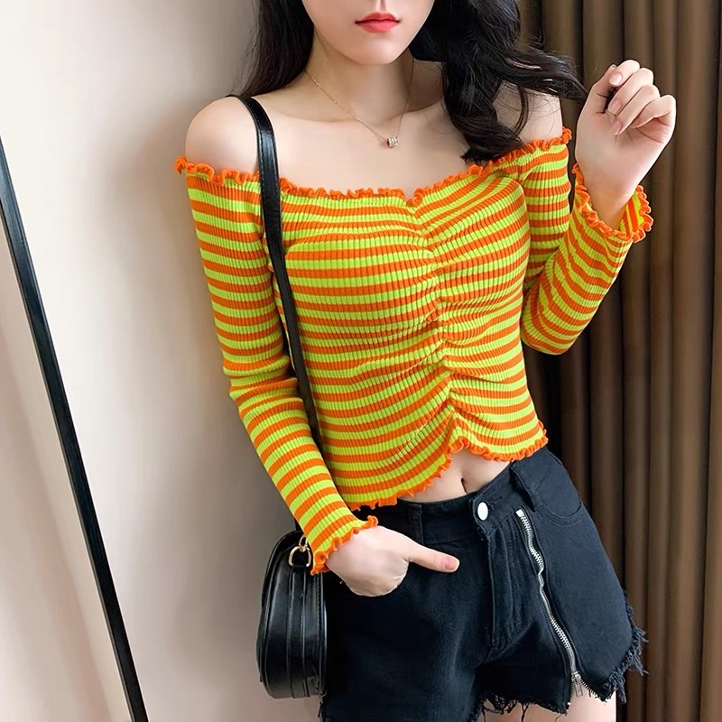 Áo len trễ vai kẻ dài tay