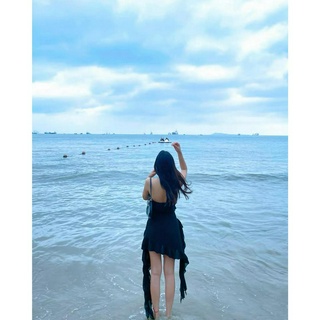 Váy 2 dây hở lưng quyến rũ lót lụa