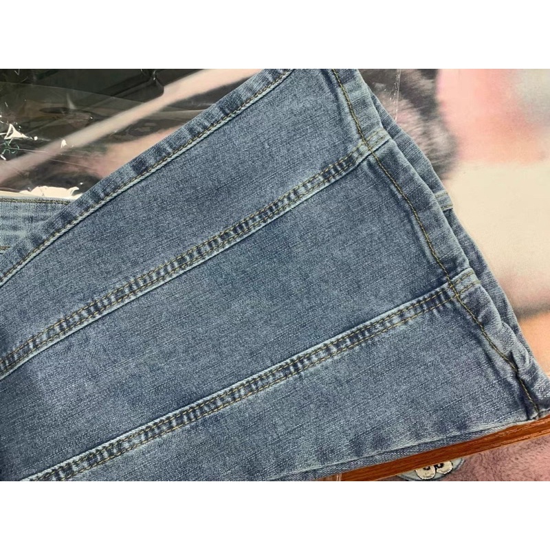 Quần jeans ống loe