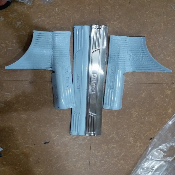Ốp bậc giẫm trong ngoài INOX xe KIA SELTOS tặng kèm keo hai mặt khi mua đủ bộ ốp bậc trong và ngoài