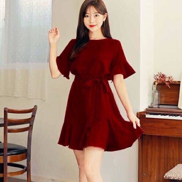 Đầm đỏ cột nơ đuôi cá