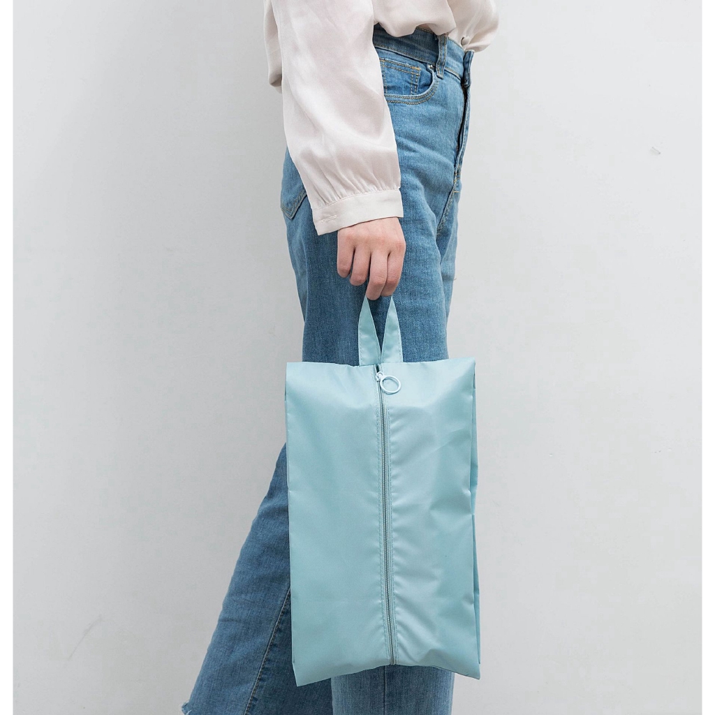 Large-capacity waterproof portable shoe bag, suitable for travel