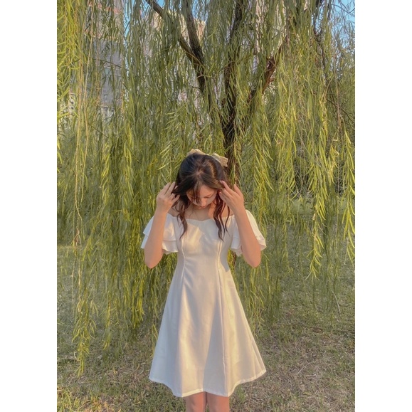 Váy trễ vai tay bèo xinh