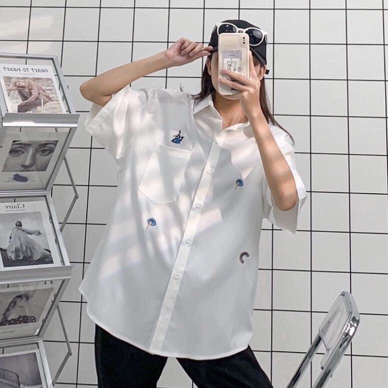 Áo Sơ Mi Thêu LOGO 4 Hình Cộc Tay 2 Màu Đen, Trắng Basic- Áo Kiểu Cổ Đức Ulzzang Unisex Hot Hit