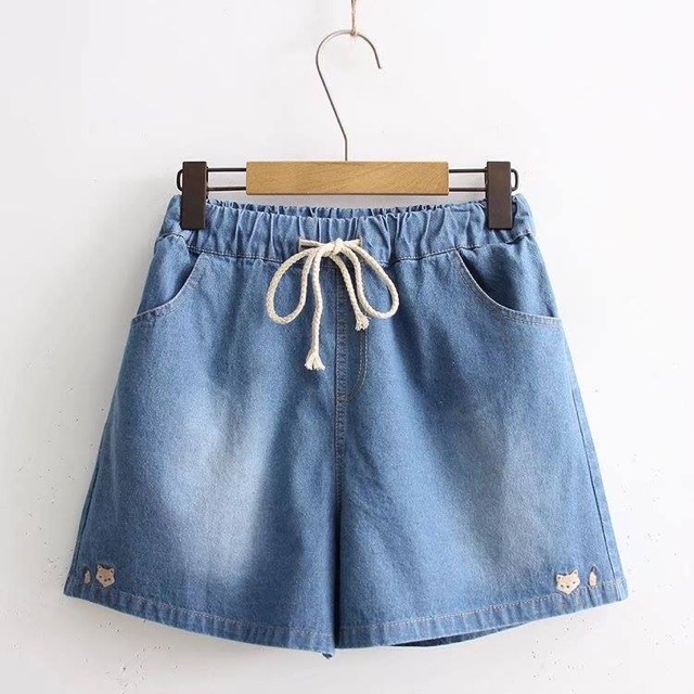 Quần short jean nữ thêu hình cáo