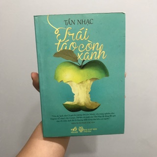 Trái táo còn xanh