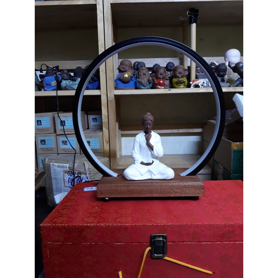 Tượng Nữ tăng nhân ngồi thiền chắp tay bái phật- Tượng tu sĩ gốm tử sa trang trí decor ghép lũa tiểu cảnh