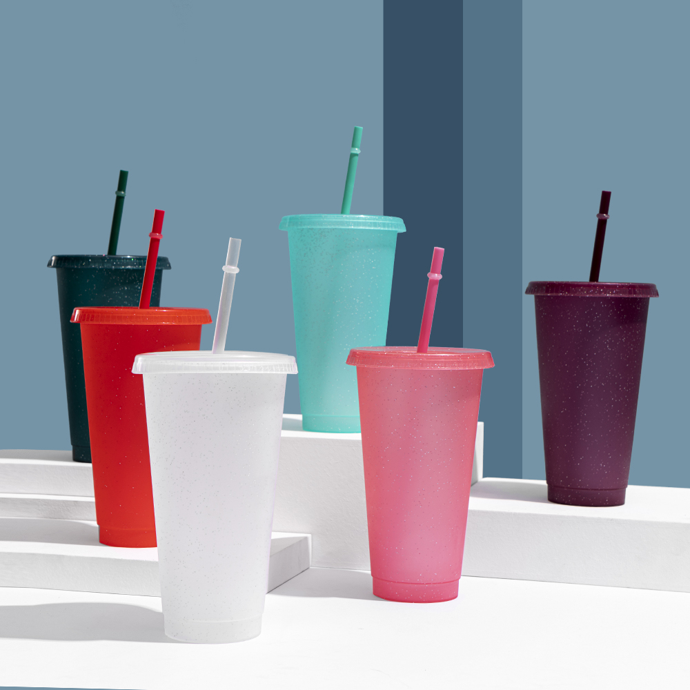 Cốc đựng nước 710ml có ống hút tiện lợi