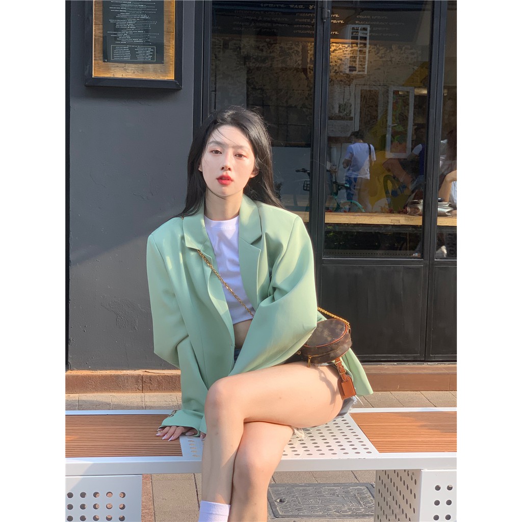 Áo khoác blazer dáng dài rộng màu xanh lá thời trang sành điệu | BigBuy360 - bigbuy360.vn