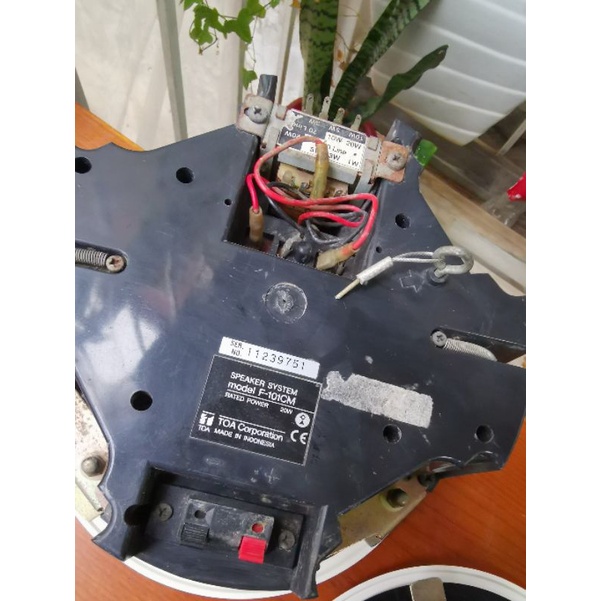 Loa âm trần Bass Reflex TOA F-101CM Nhật Made in Indonesia.