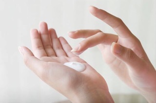 Kem trang điểm mặt trắng da Vacci