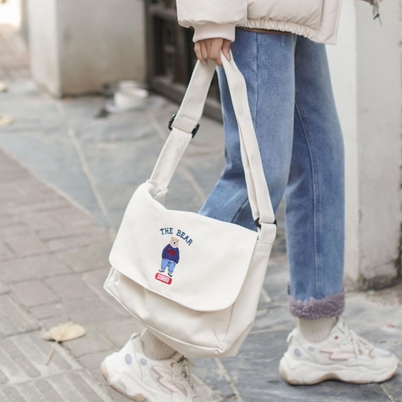 Túi unisex đeo chéo bì thư thêu hình gấu bear