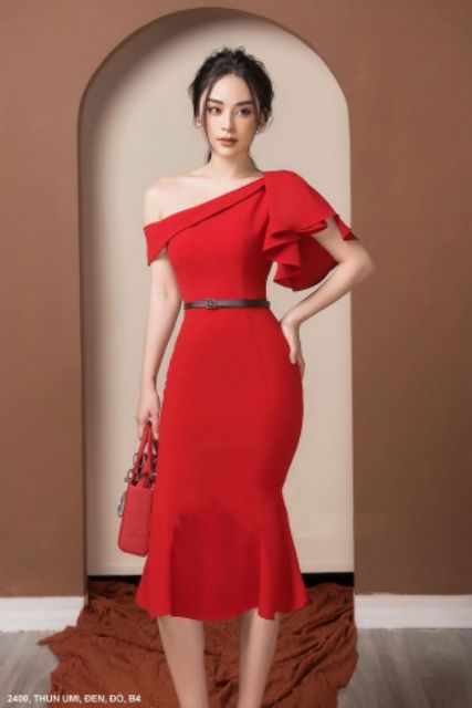 ĐẦM ÔM CỔ XÉO 1 TAY NGẮN