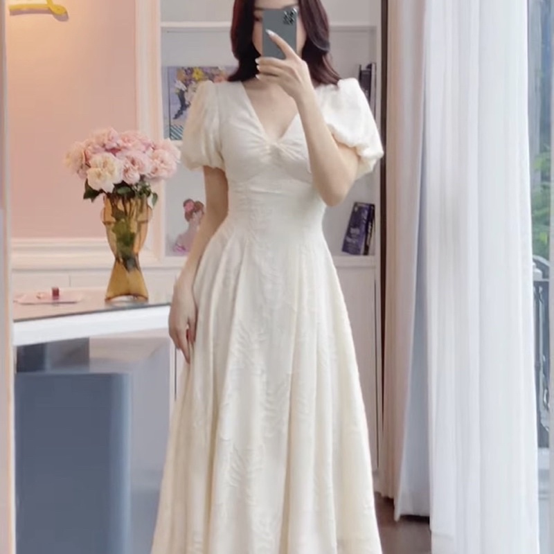 Váy thiết kế tơ hoa nổi xoắn ngực tay bồng dáng xòe dài hàng hai lớp tiểu thư sang chảnh