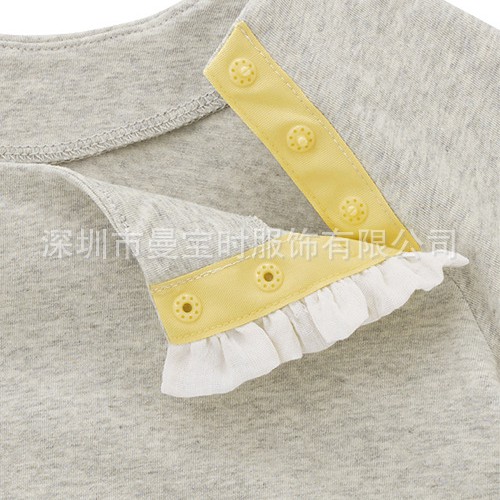 Áo phông màu xám vàng phối vạt bèo cho bé  gái