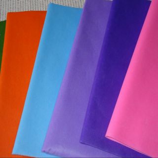 Giấy gói hoa 1 xấp gần 40 tờ 40k,được chọn 3 màu