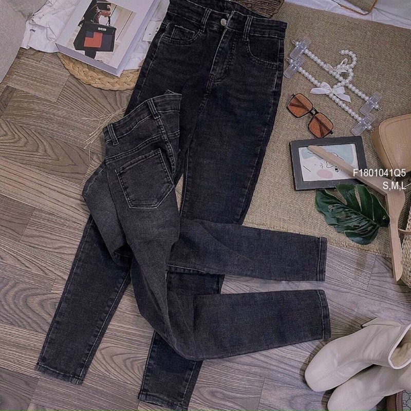Quần jeans xám mài rách nhẹ