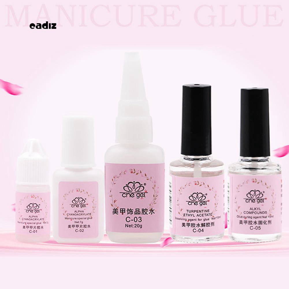 Keo dán móng giả tiện lợi