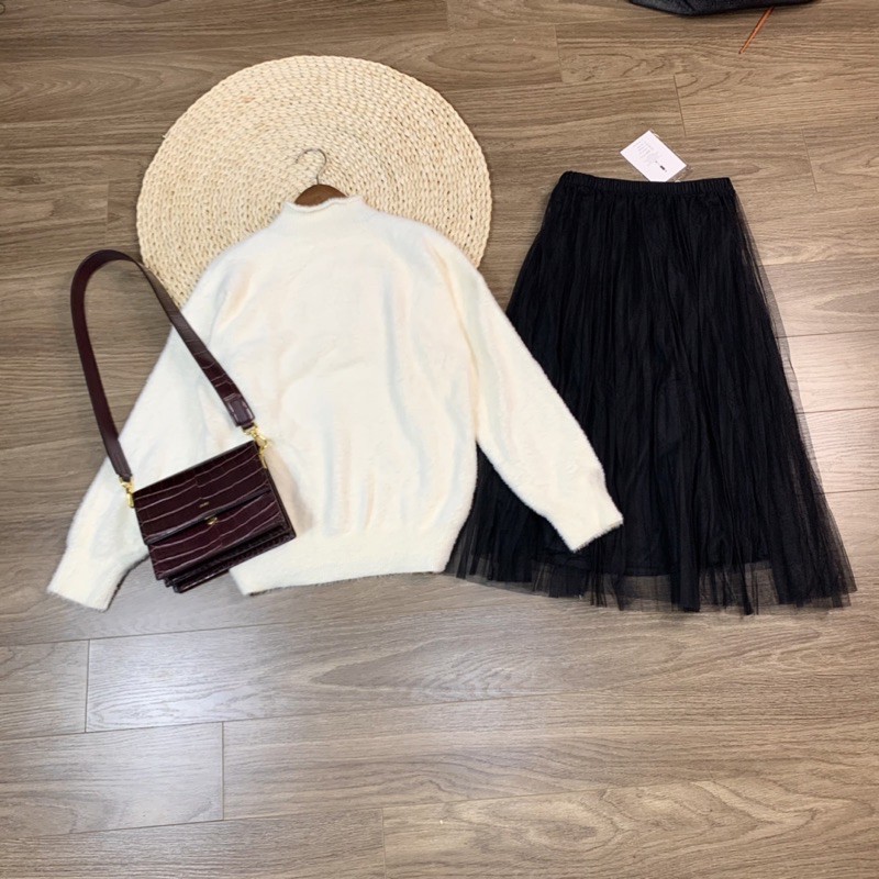 Chân váy phủ ren