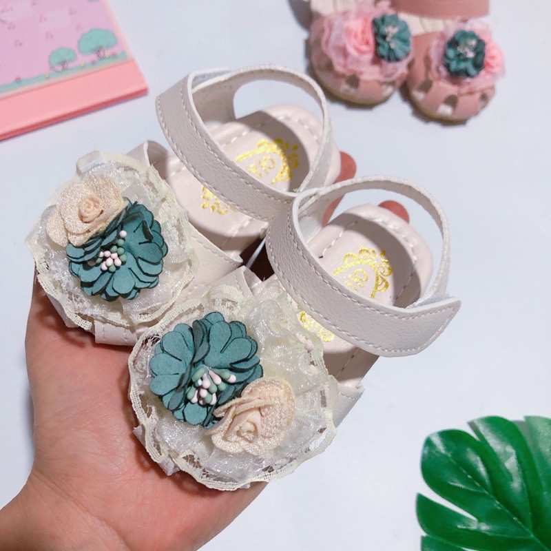 Dép sandal tập đi cho bé đính hoa 661