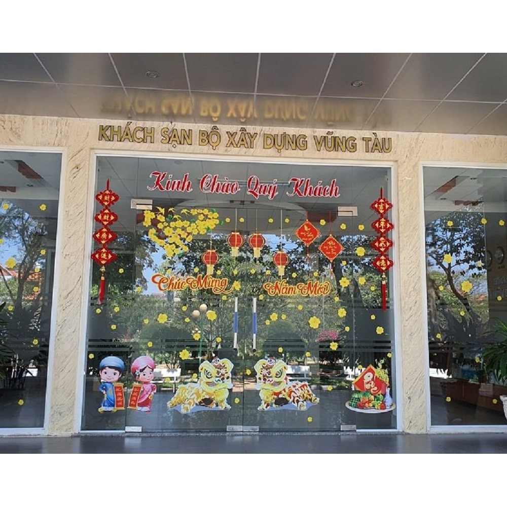 Decal trang trí tết cao cấp bé viết thư pháp mừng xuân - Giấy dán tường tết có sẵn keo dán được trên tường và kính