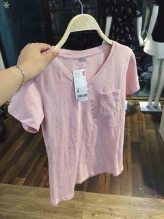 Áo phông cổ tim túi ngực uni