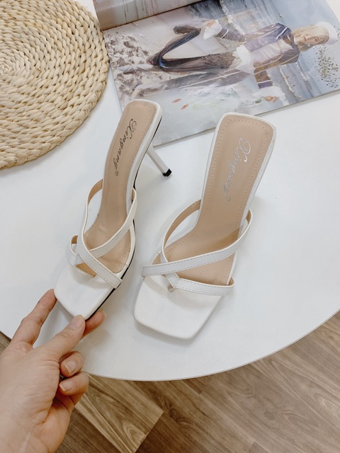 HÀNG CÓ SẴN Guốc xỏ ngón hottren gót nhọn 5cm