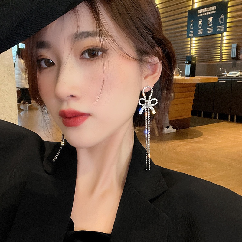 Bông Tai Dài Hình Nơ Đính Kim Cương Giả Sang Trọng