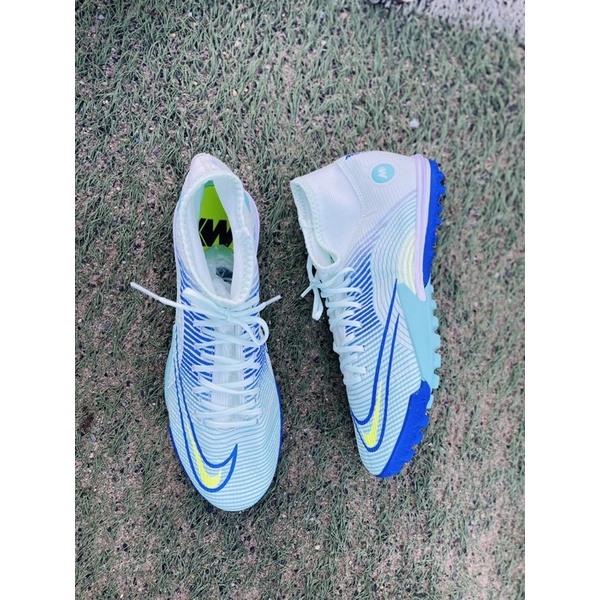 Giày đá bóng chuyên sân cỏ nhân tạo superfly8 cổ cao màu xanh trắng đế TF
