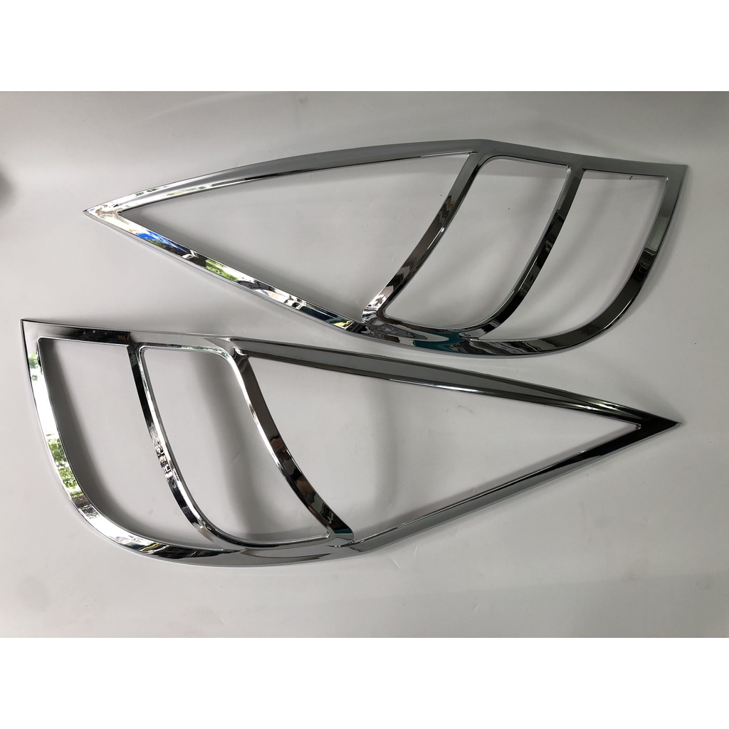 Ốp viền đèn hậu mạ crom trang trí xe Hyundai i30 nhập khẩu Hàn Quốc
