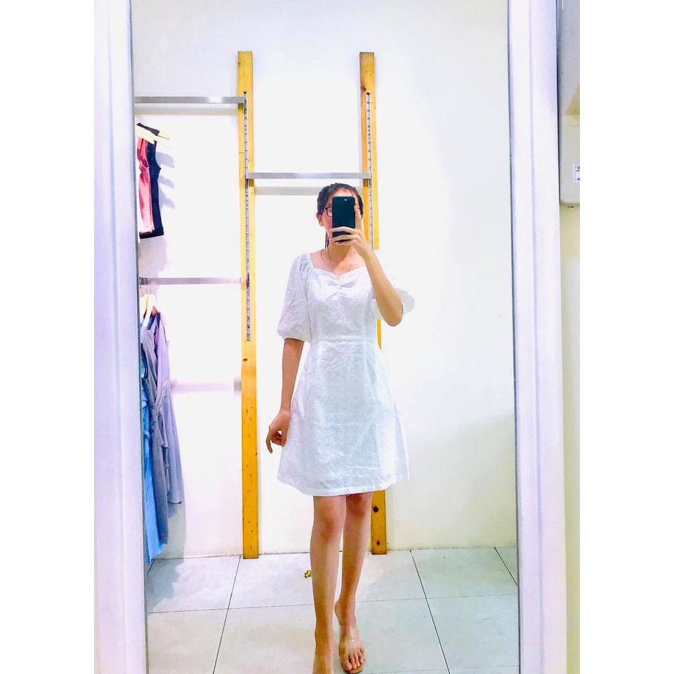 Đầm ren trắng cổ vuông dáng váy xòe tay phồng cực xinh