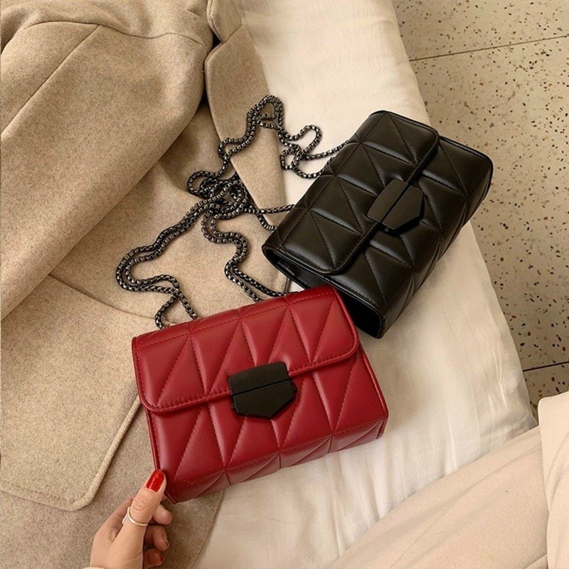 HCM - TÚI ĐEO VAI KHOÁ BẤM DÂY XÍCH ĐEN SIZE 20x16cm