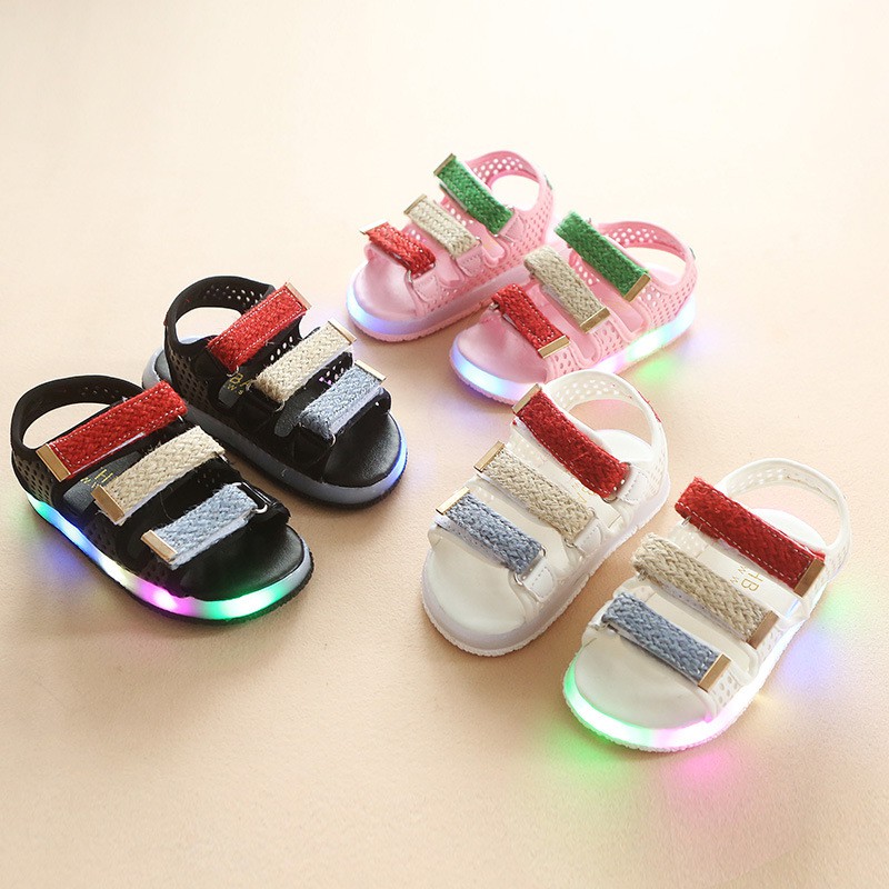 Giày sandal có đèn LED hiện đại cho bé gái