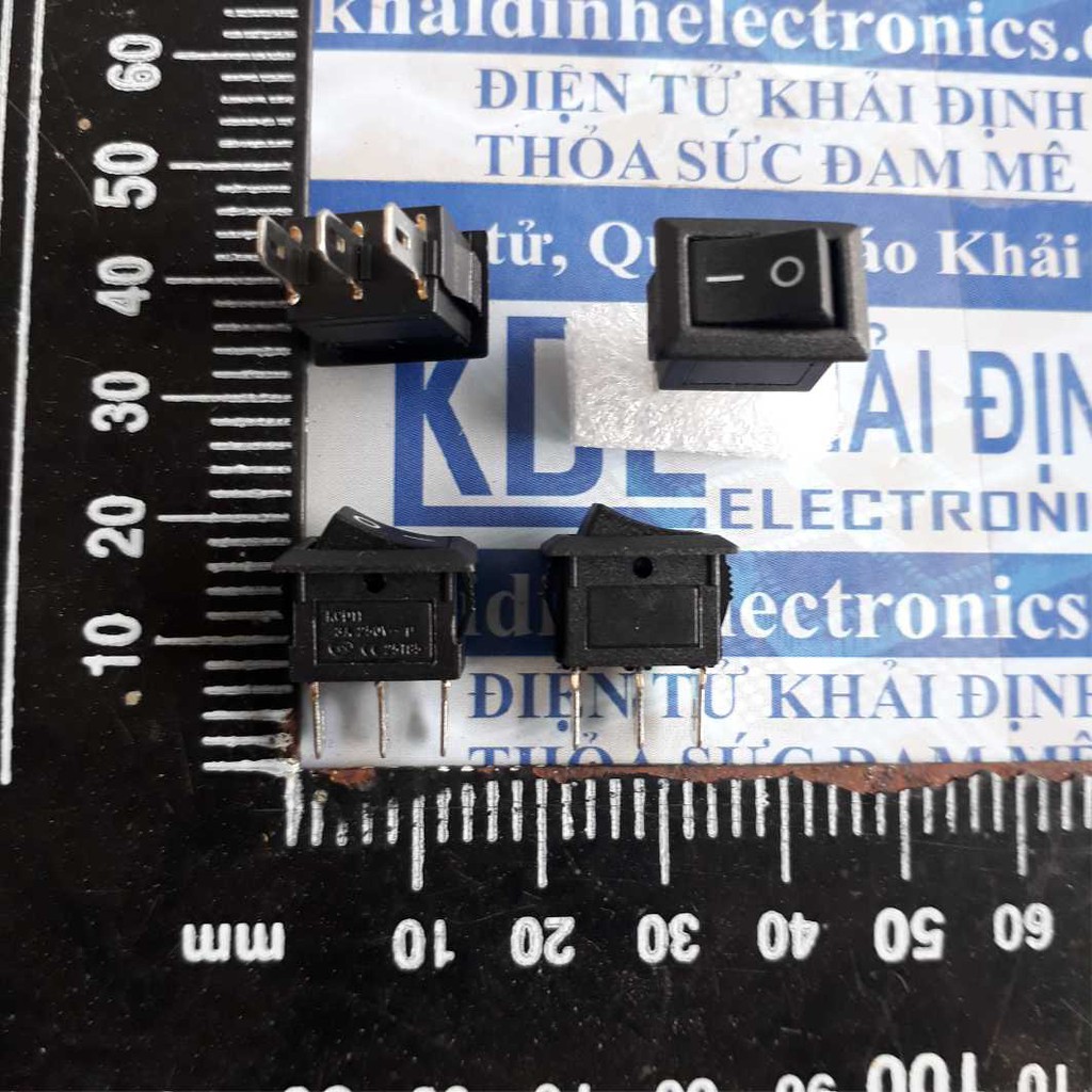 10 cái CÔNG TẮC BẬP BÊNH KCD11-3P 3 CHÂN 2 TRẠNG THÁI NHỎ 10x15MM 3A250V ĐEN kde3802