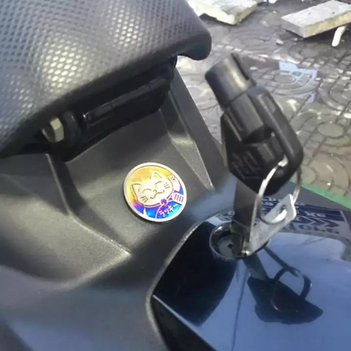 Tem TiTanium Mèo May Mắn gắn xe máy  - STN