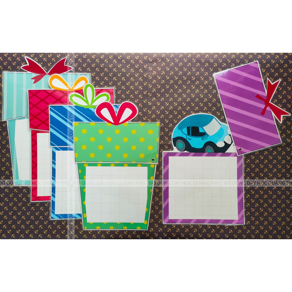 Em nhanh tay mở quà.