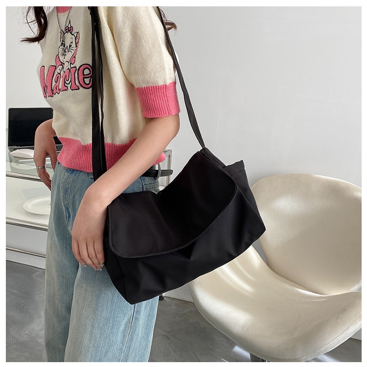 Túi đeo chéo kiểu trơn vải Oxford chống nước cá tính có hai màu đen và cam