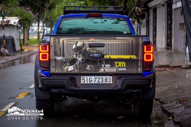 ĐÈN HẬU FORD RANGER MẪU ROVER