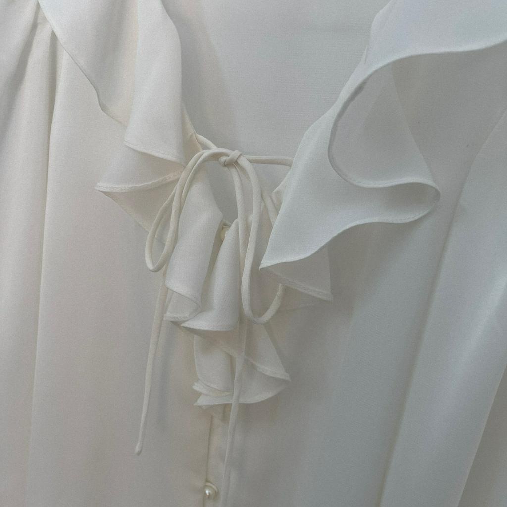 Áo sơ mi trắng công sở cổ bèo thắt nơ chất voan tiểu thư phong cách retro Pháp